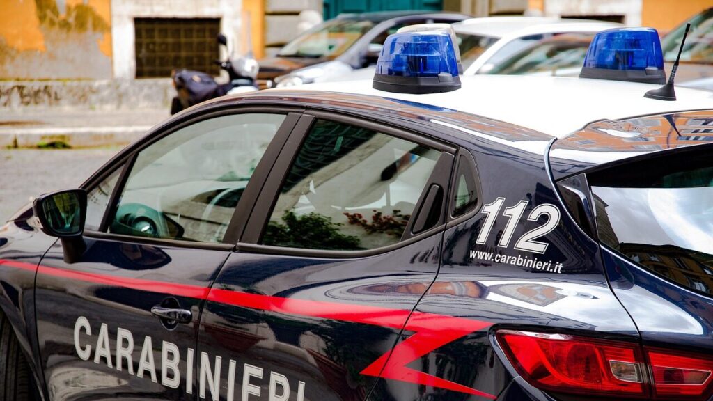 Carabinieri controllano aziende agricole nel Beneventano: multe per 20mila euro