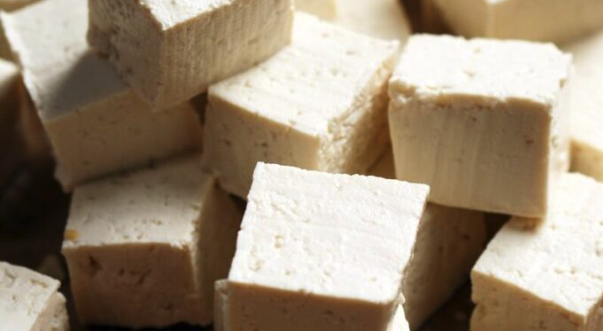 Carenza di tofu in Germania: domanda alle stelle e guasti agli impianti svuotano gli scaffali