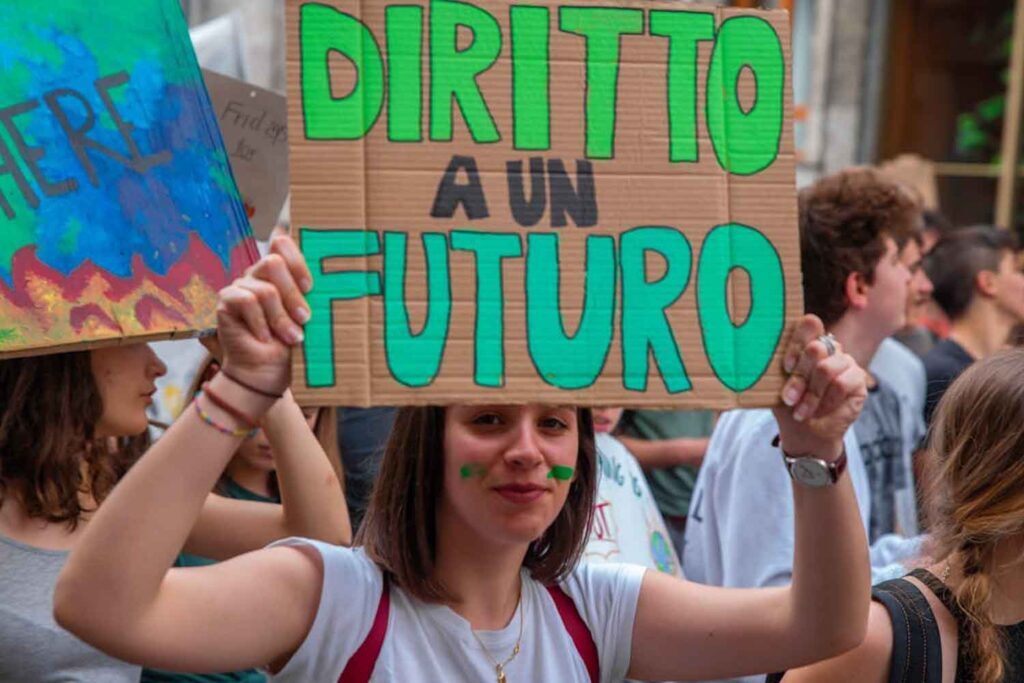Gen Z: ansia climatica, lavoro precario e politica sorda