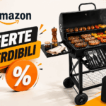 Questo barbecue a carbonella è super scontato su Amazon e, spoiler, ha una mega griglia