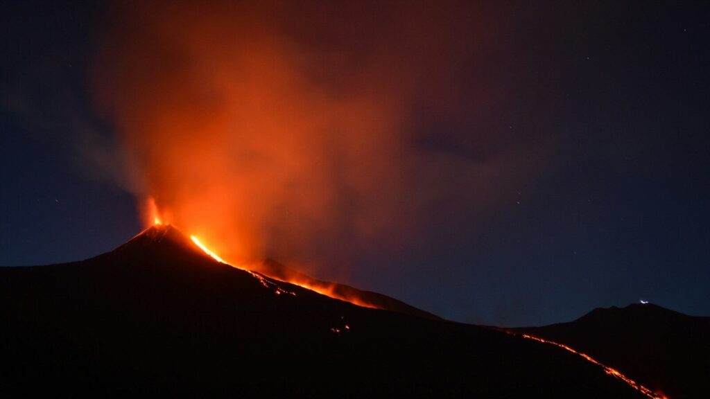 Etna in eruzione: caos voli, Catania e Comiso chiuse