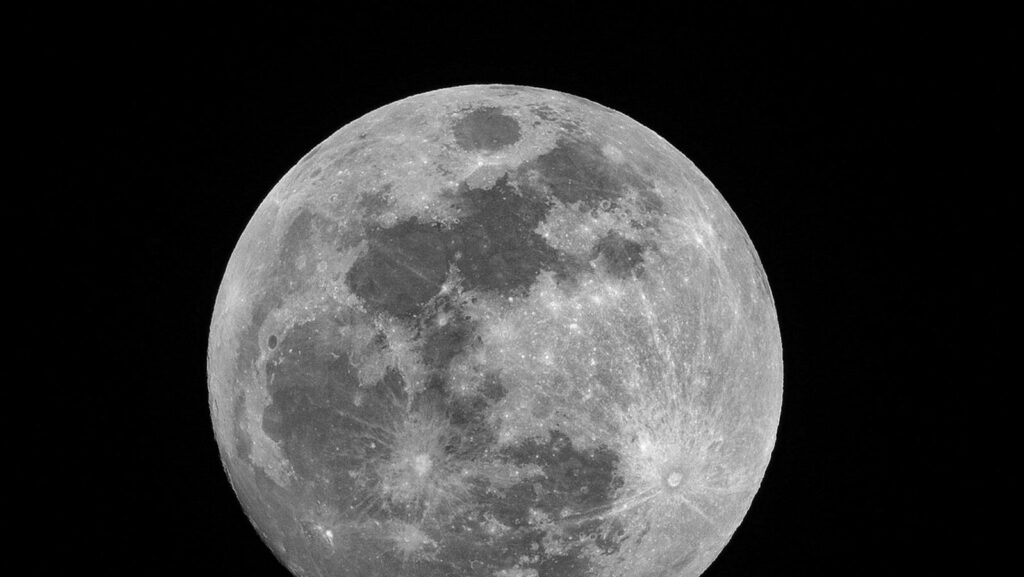 Sulla luna un nuovo cratere da 18 metri: l’ha scavato un razzo SpaceX
