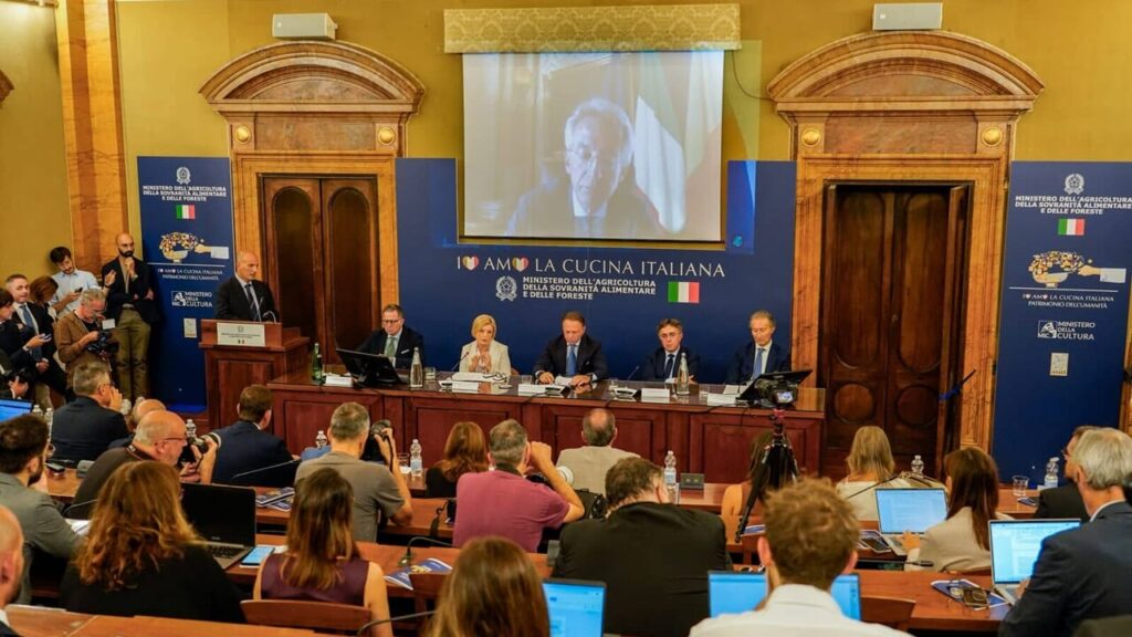 Carta Dedicata a Te, la Campania è prima in Italia: 220mila famiglie riceveranno il contributo