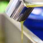 Olio d’oliva italiano, produzione in calo del 37,6% in vent’anni: i dati ISTAT