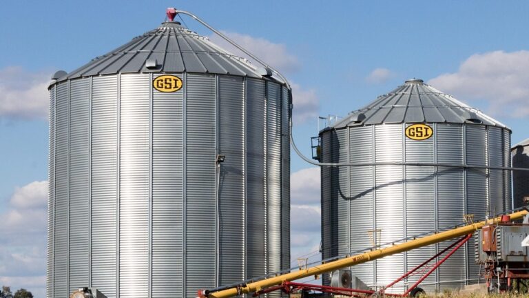 Silos, cisterne e vasche in azienda agricola: come entrare e uscire in sicurezza
